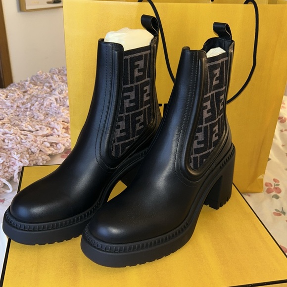 FENDI Boots SZ 41 New - Picture 2 of 8